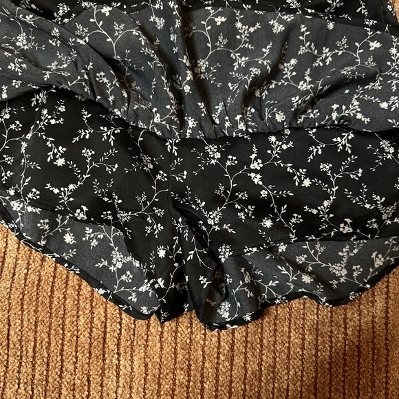 Forever 21 skort - Picture 2 of 5